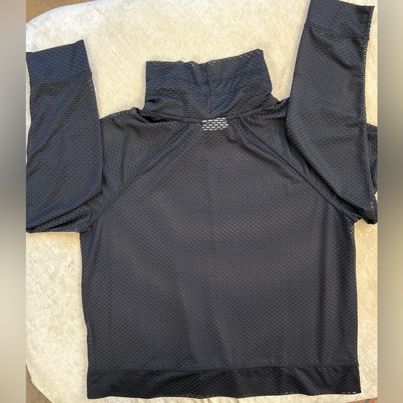 DKNY Sport, Black Mesh Running Top. Like new, lightly worn. Size Medium, comfy! - Picture 2 of 6